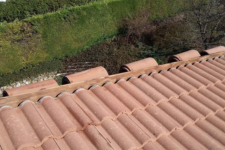 Réparation de faîtières toiture Romans-sur-Isère